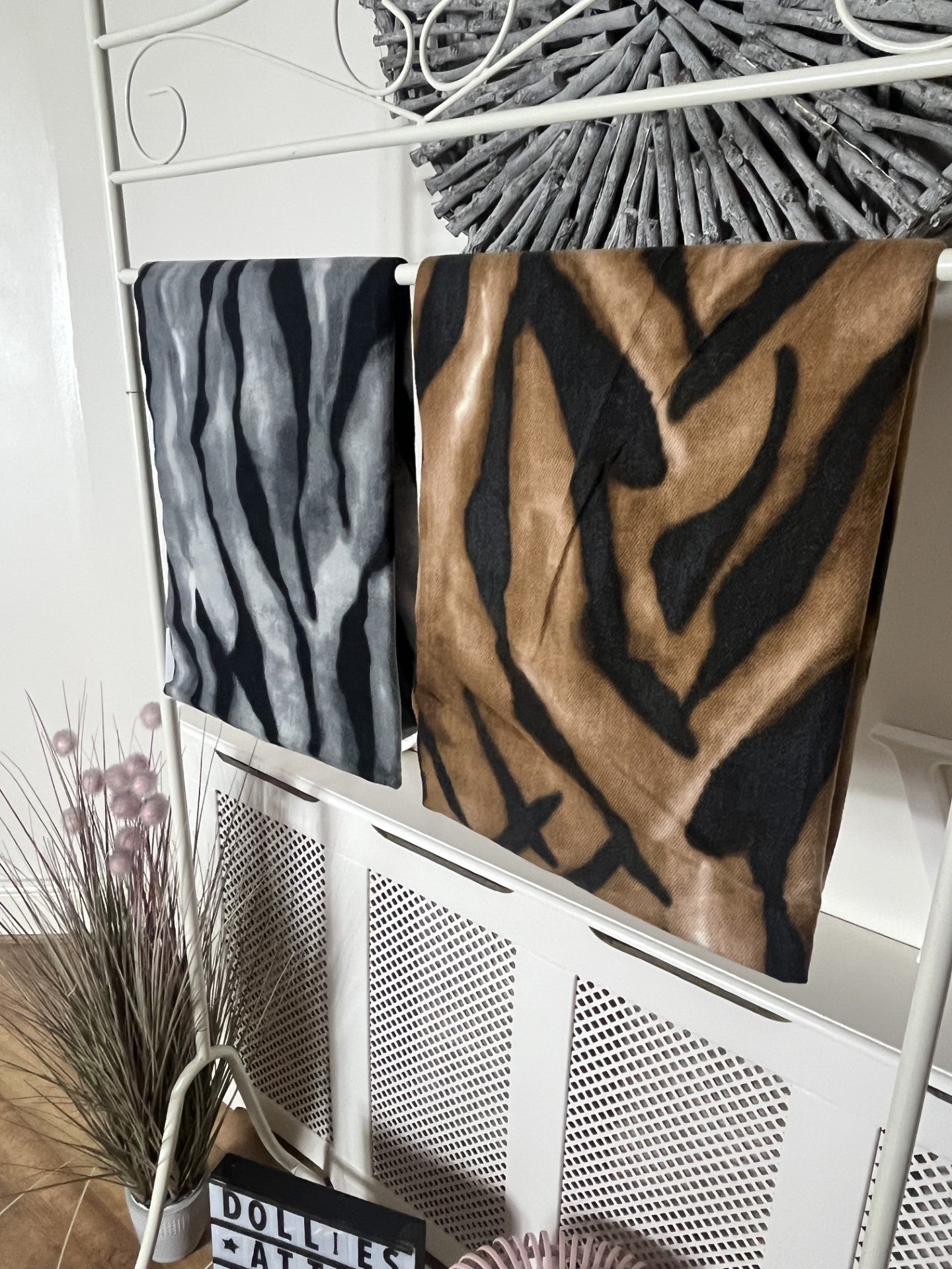 Scarf-animal print