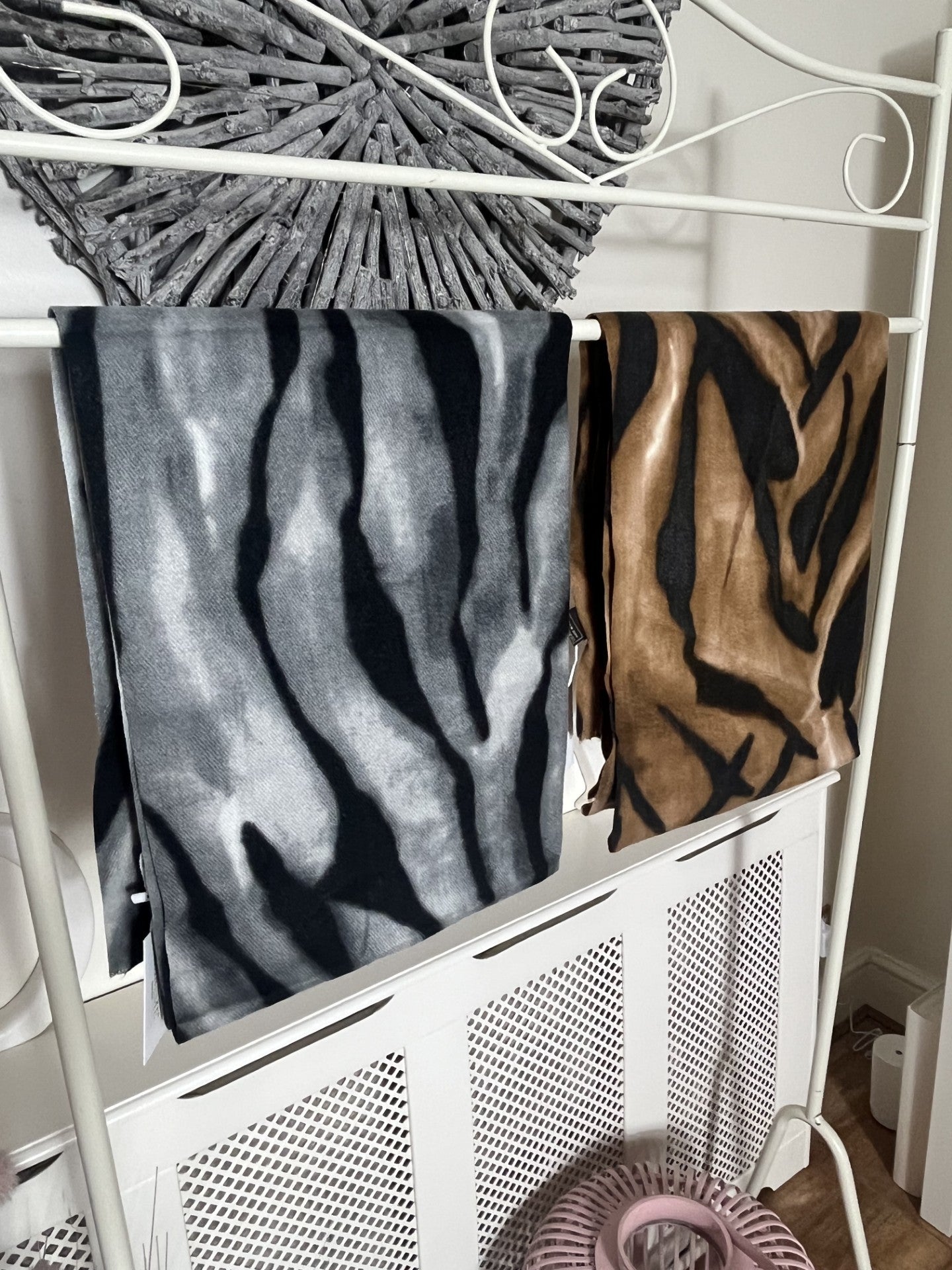 Scarf-animal print